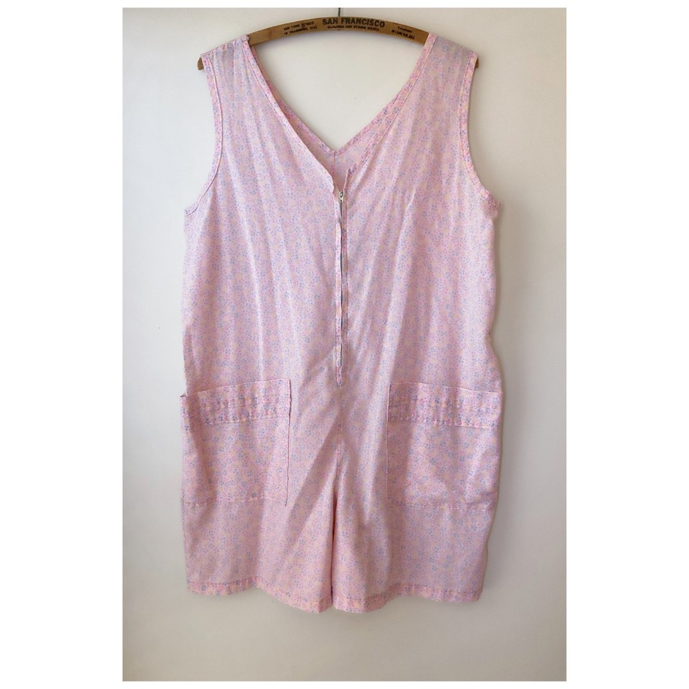 Vintage 40s/50s dainty daisy print chore romper.